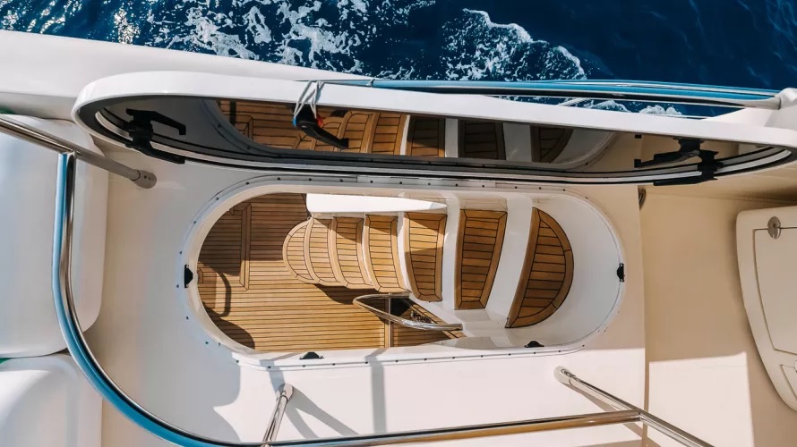 Azimut 50 Candy Yacht Charter 10