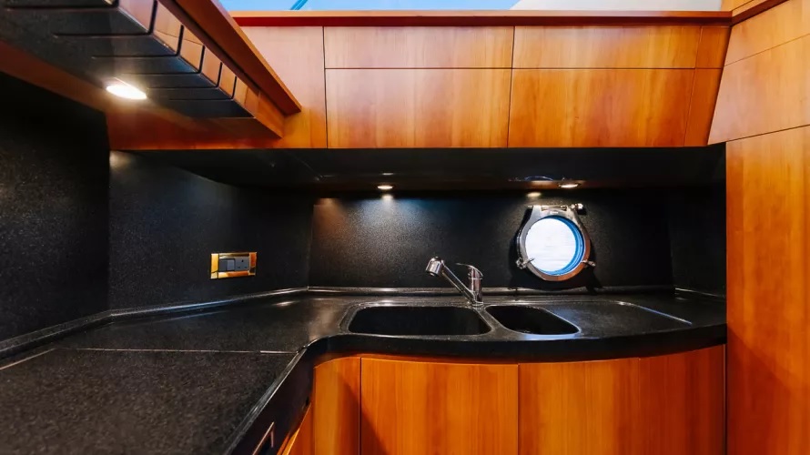 Azimut 50 Candy Yacht Charter 13