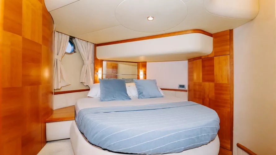 Azimut 50 Candy Yacht Charter 15