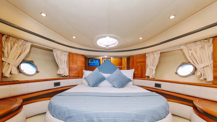 Azimut 50 Candy Yacht Charter 16