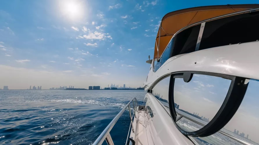 Azimut 50 Candy Yacht Charter 2