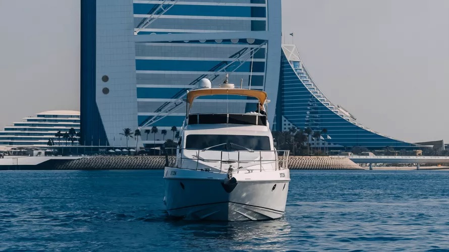 Azimut 50 Candy Yacht Charter 21