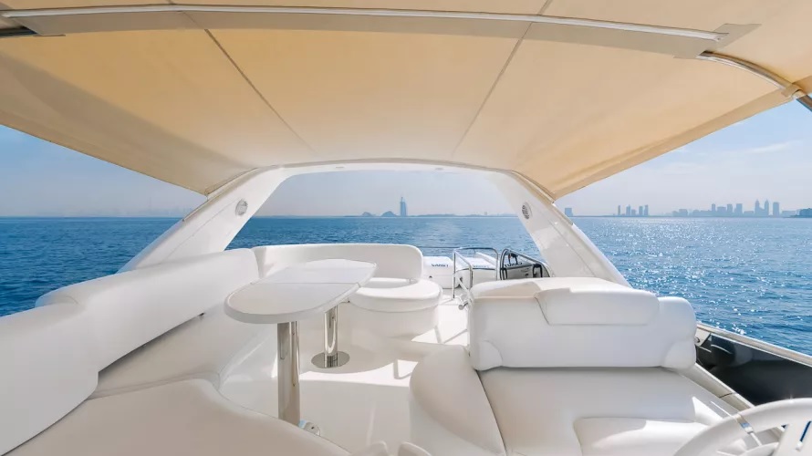 Azimut 50 Candy Yacht Charter 3