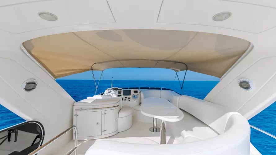 Azimut 50 Candy Yacht Charter 4