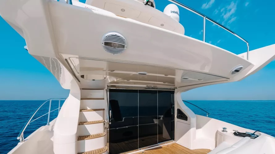 Azimut 50 Candy Yacht Charter 5