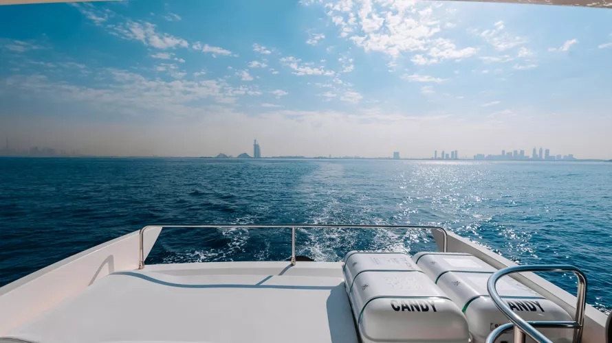 Azimut 50 Candy Yacht Charter 6