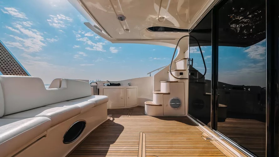 Azimut 50 Candy Yacht Charter 7