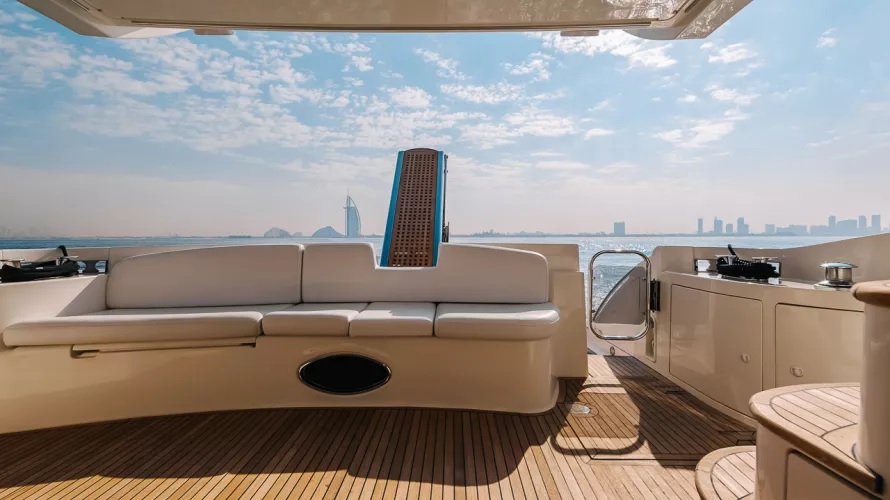 Azimut 50 Candy Yacht Charter 8