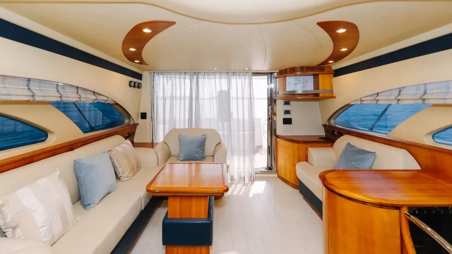 Azimut 50 Candy Yacht Charter 9