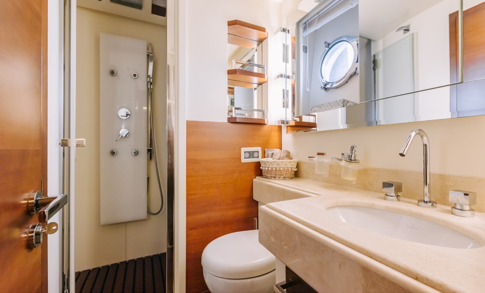 Viktoria 75ft yacht rental