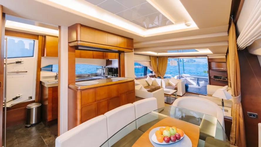 yacht rental in dubai