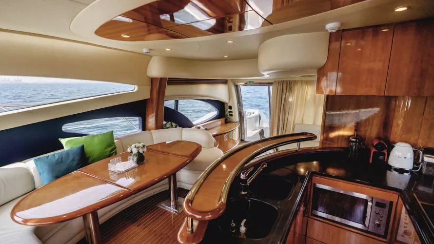 Azimut 62 Lucky Star 4