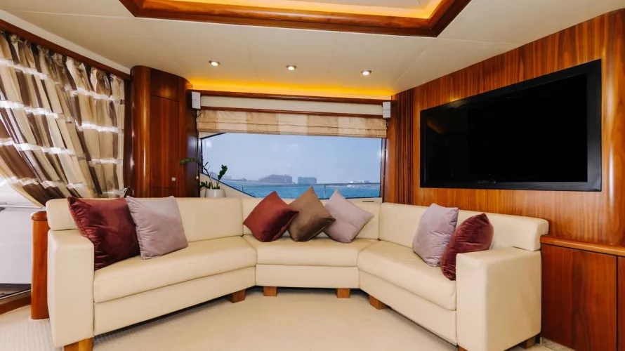 Sunseeker 82ft Why Not yacht charter Dubai 12