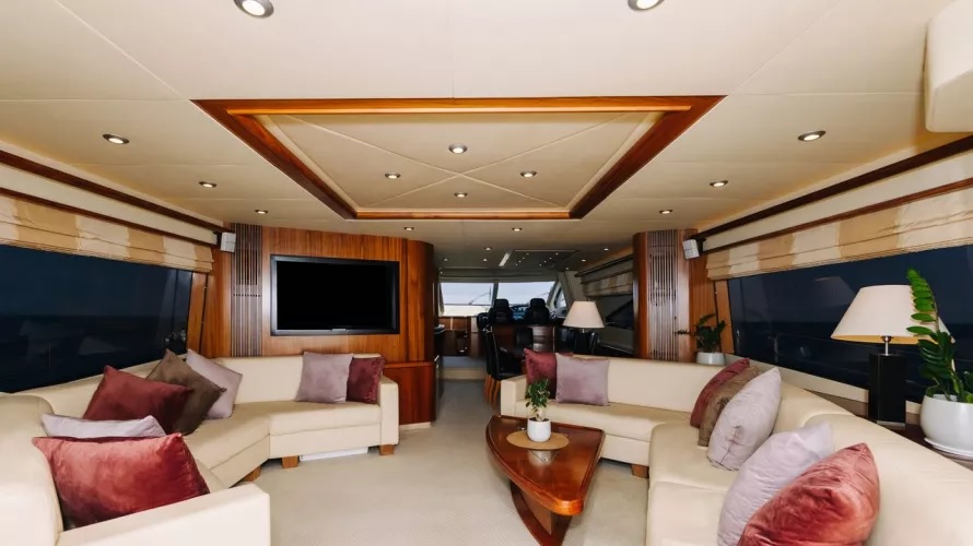 Sunseeker 82ft Why Not yacht charter Dubai 13