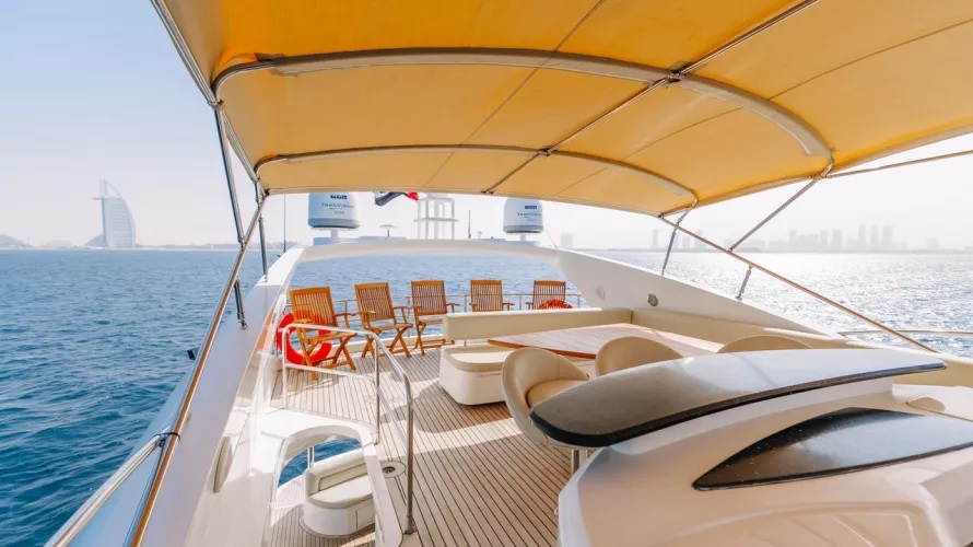 Sunseeker 82ft Why Not yacht charter Dubai 17