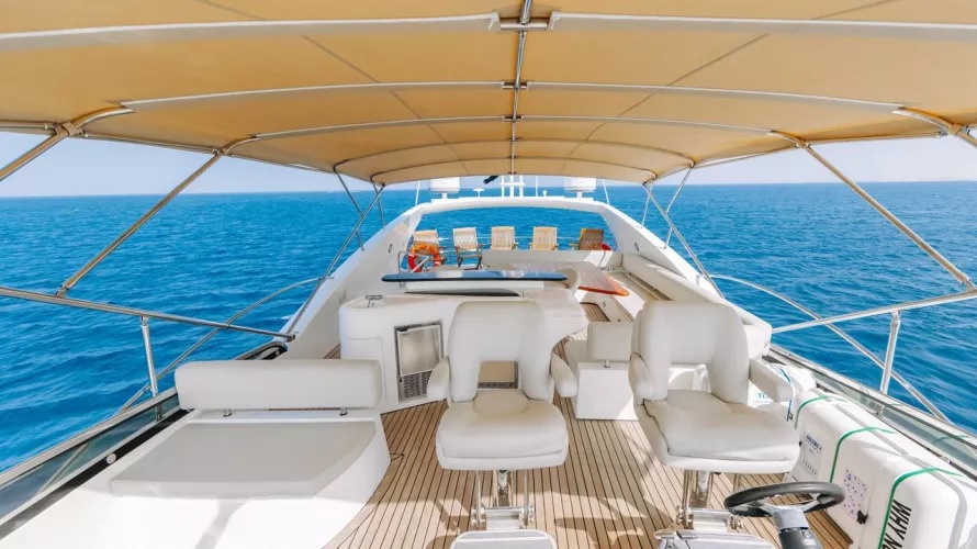 Sunseeker 82ft Why Not yacht charter Dubai 22