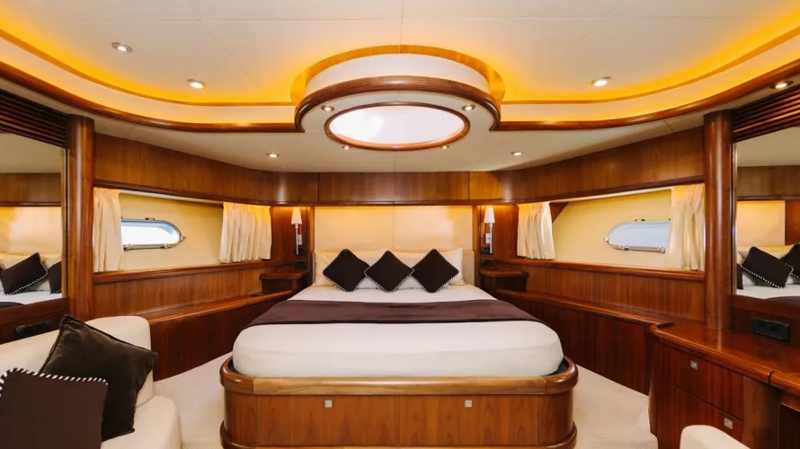 Sunseeker 82ft Why Not yacht charter Dubai 3