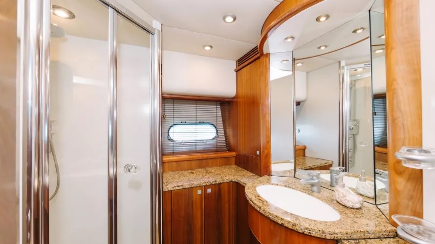 Sunseeker 82ft Why Not yacht charter Dubai 4