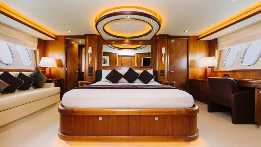 Sunseeker 82ft Why Not yacht charter Dubai 6